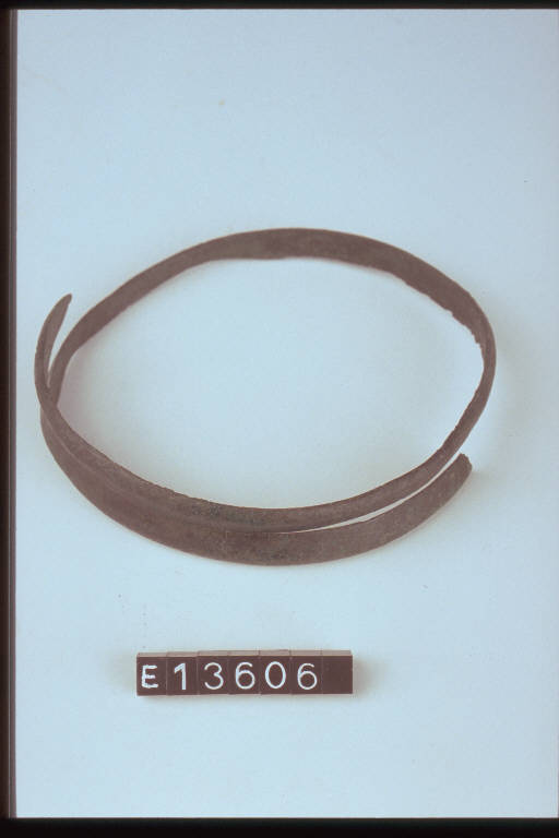 armilla a nastro - cultura di Golasecca (fine/inizio secc. VI/ V a.C.)