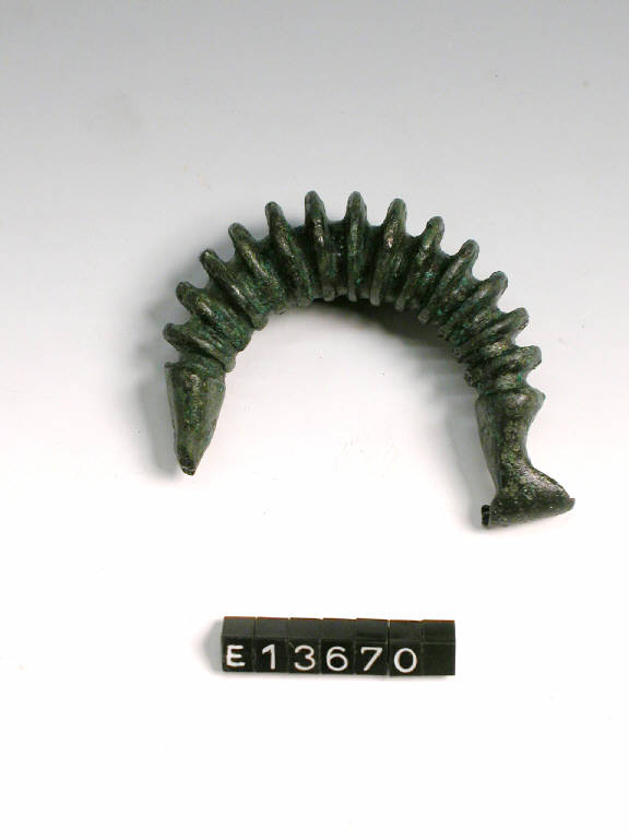 fibula a grandi coste - cultura di Golasecca (secc. VIII/ V a.C.)