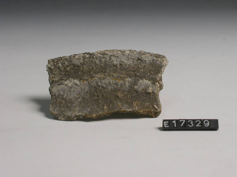 vaso subcilindrico - periodo Neolitico (secc. LX/ XVI a.C.)
