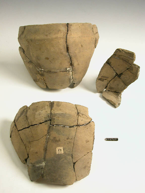 urna - periodo di età del Bronzo (sec. XIII a.C.)