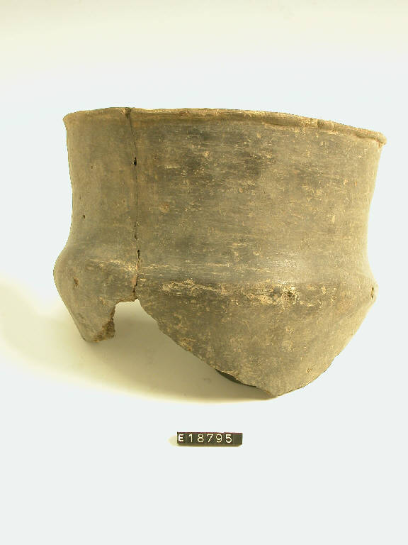 urna - periodo di età del Ferro (secc. IX/ VII a.C.)