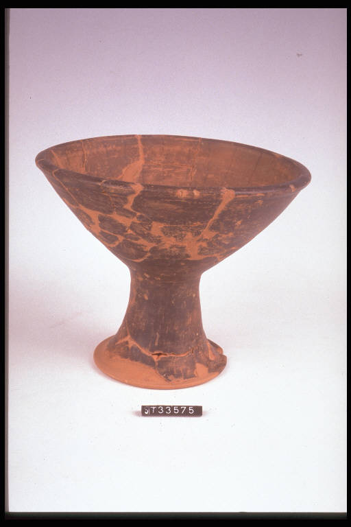 coppa su alto piede - cultura di Golasecca (fine/inizio secc. VI/ V a.C.)