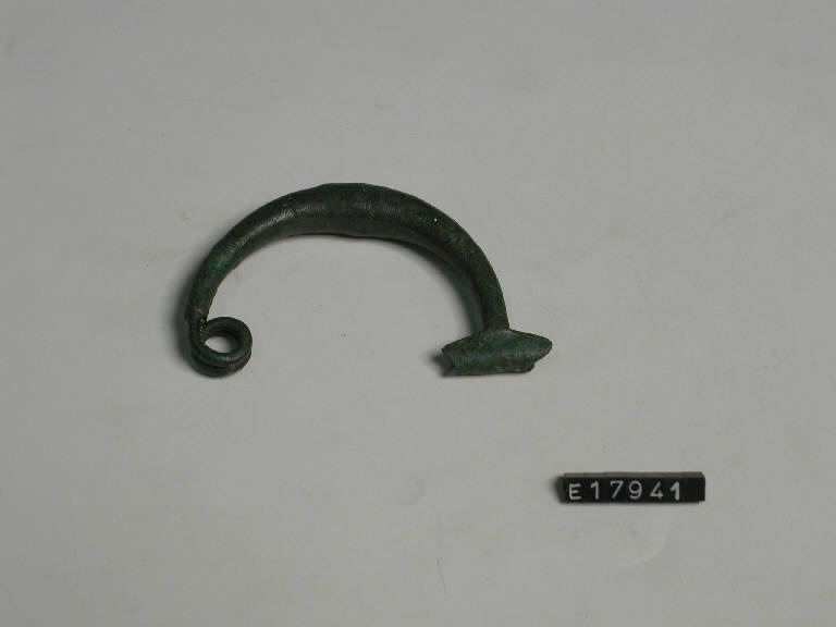 fibula ad arco ingrossato - Cultura di Golasecca (sec. VIII a.C.)