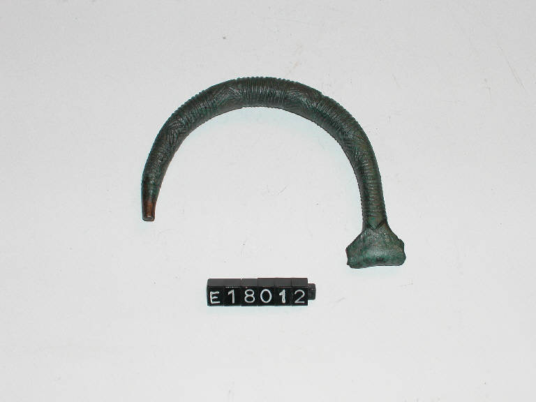 fibula ad arco semplice - Cultura di Golasecca (secc. IX/ VI a.C.)