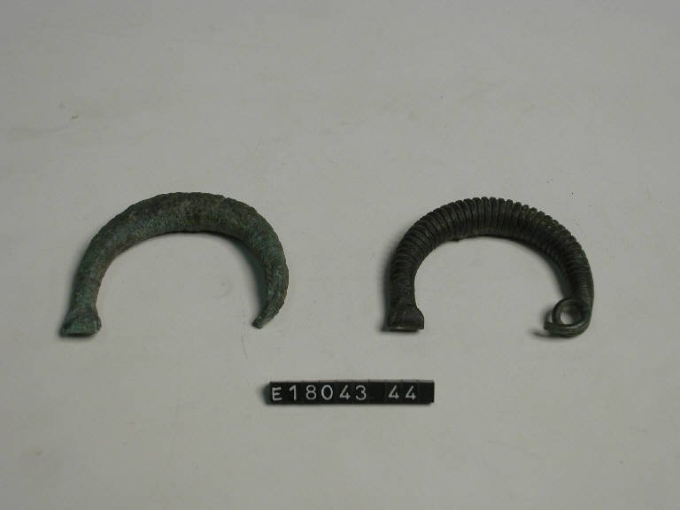 fibula ad arco ingrossato - Cultura di Golasecca (secc. X/ IX a.C.)