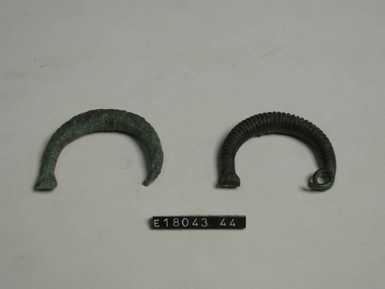 fibula ad arco ingrossato - Cultura di Golasecca (sec. X a.C.)