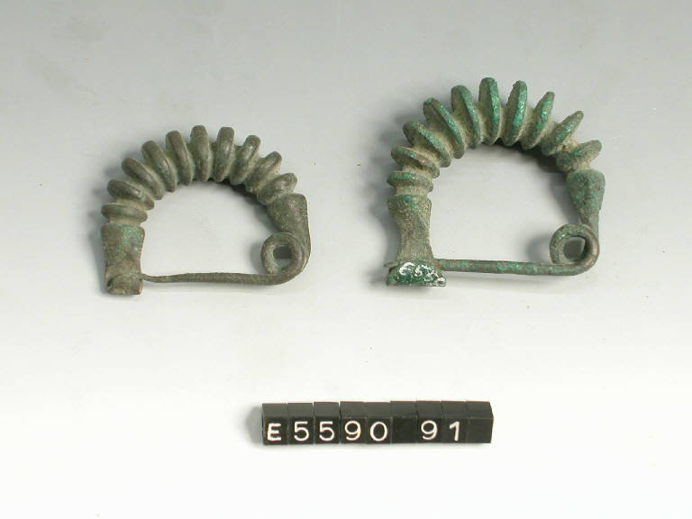 fibula a grandi coste, tipo Moerigen - cultura di Golasecca (secc. IX/ VIII a.C.)
