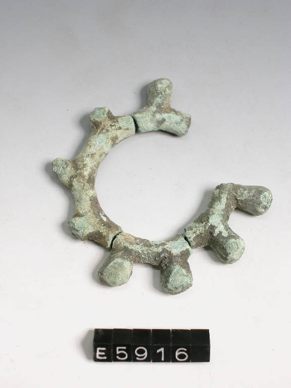 anello a globetti - cultura di Golasecca (fine/inizio secc. V/ IV a.C.)