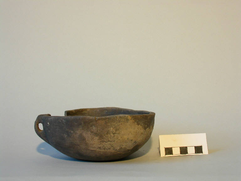 tazza emisferica - cultura di Polada (Bronzo antico II)