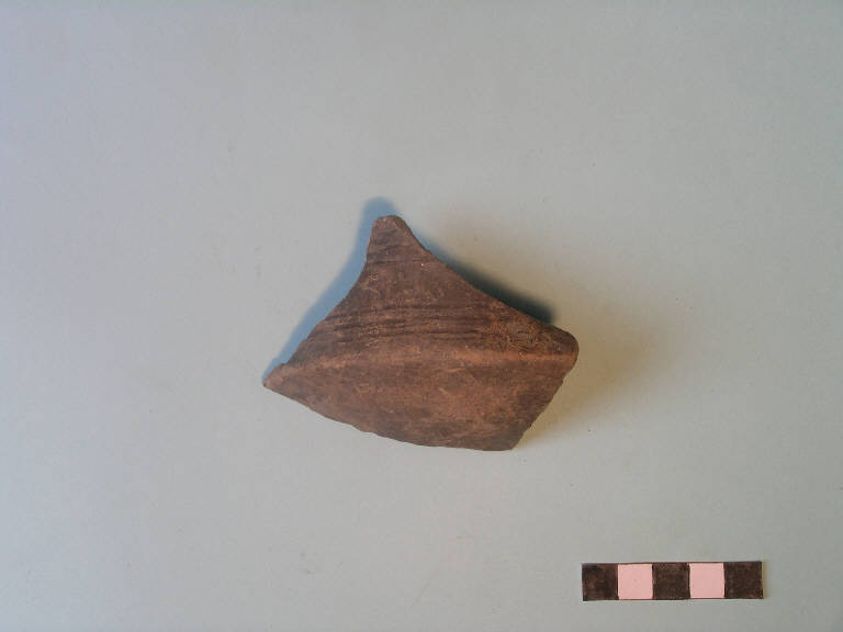 scodella carenata - cultura palafitticolo-terramaricola (Bronzo medio I)