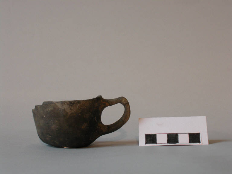 tazza troncoconica - cultura di Polada (Bronzo antico II)