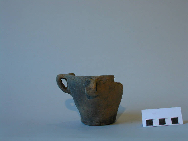 vaso troncoconico ansato - cultura di Polada/palafitticolo-terramaricola (Bronzo antico II-medio I)