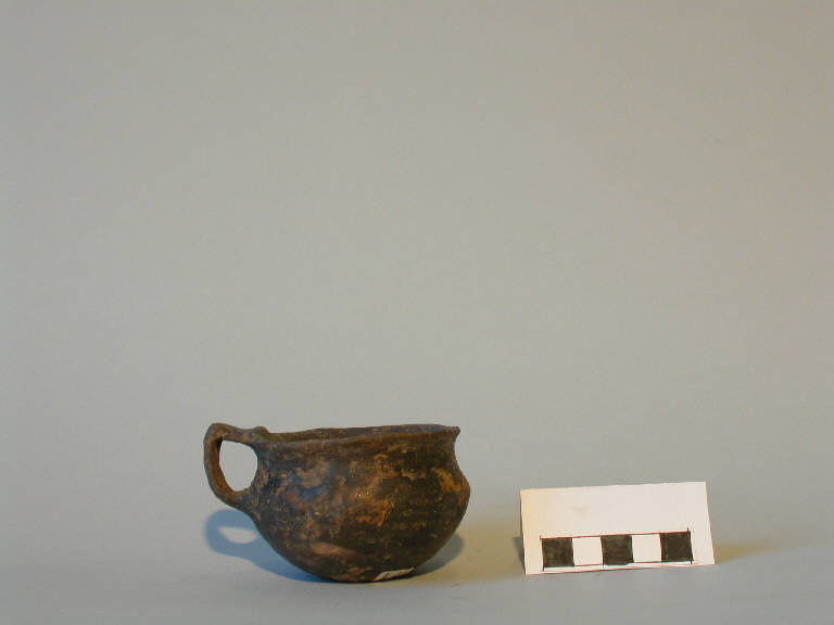 tazzina carenata - cultura di Polada (Bronzo antico II)