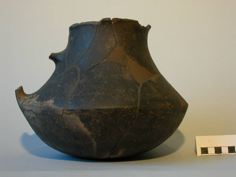 vaso biconico monoansato - cultura di Polada/palafitticolo-terramaricola (Bronzo antico II-medio I)