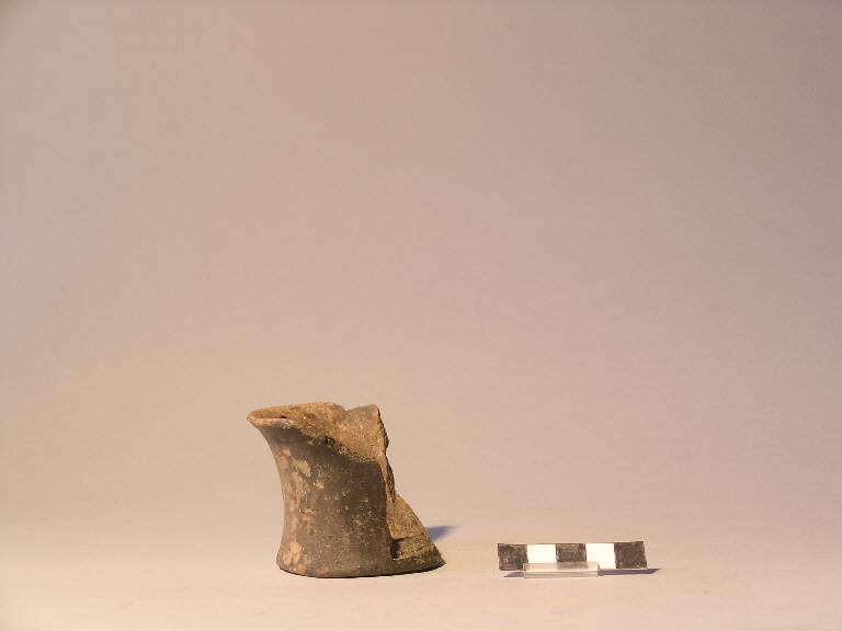 bicchiere troncoconico monoansato - cultura palafitticolo-terramaricola (Bronzo antico II-medio I)