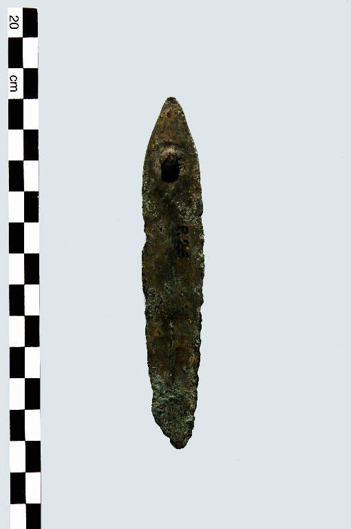 pugnaletto a base triangolare, Bianco Peroni, tipo Campegine, variante A - Cultura palafitticolo-terramaricola (età del Bronzo Medio Recente)