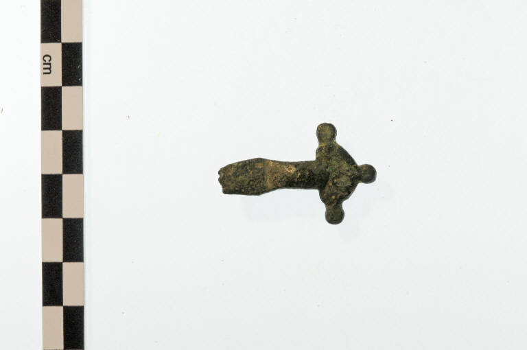 fibula a staffa - periodo altomedievale (secc. VI/VII d.C.)
