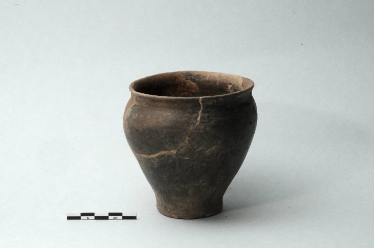 vaso situliforme - Prima Età del Ferro (secc. IX/V a.C.)
