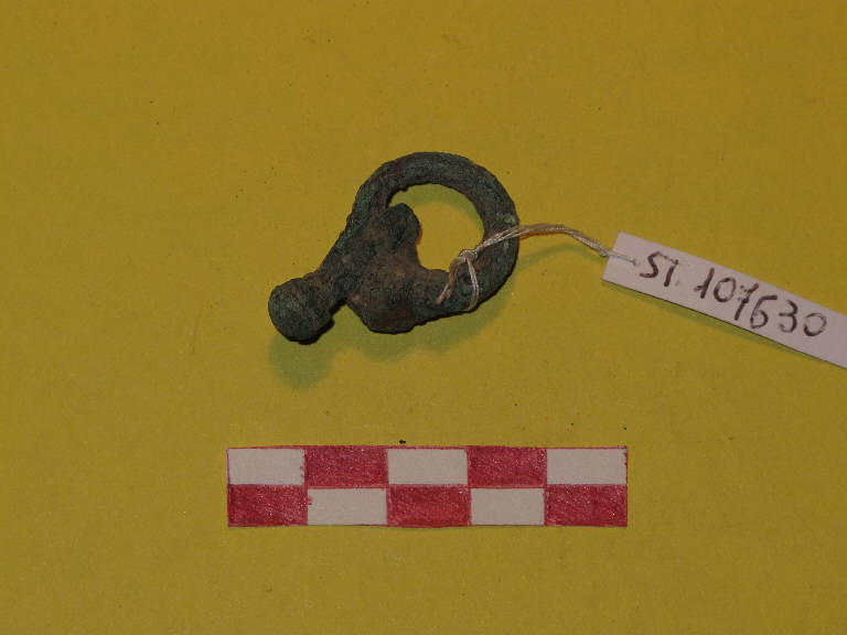 fibula tipo aucissa, Ettlinger, tipo Aucissa - prima età romana imperiale (secc. I a.C./ I d.C.)