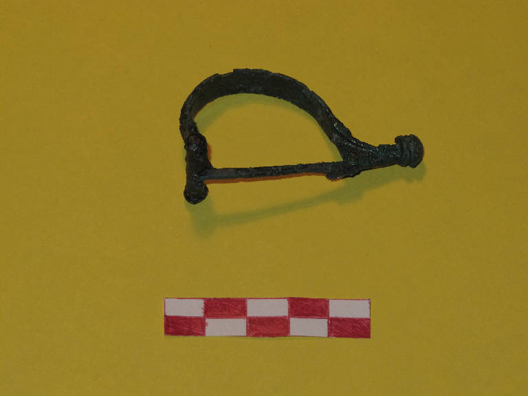 fibula tipo aucissa, Ettlinger, tipo Aucissa - prima età romana imperiale (secc. I a.C./ I d.C.)