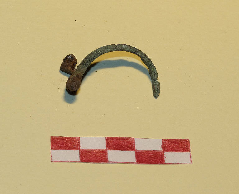 fibula ad arco semplice - prima età romana imperiale (secc. I a.C./ I d.C.)