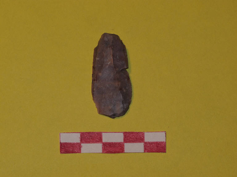grattatoio frontale lungo - Gruppo del Vhò - cultura di Fiorano (sec. XLIII a.C.)