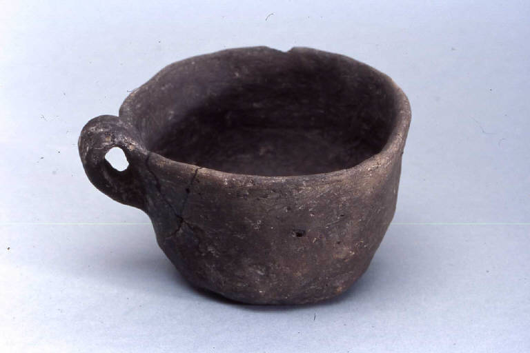 tazza - Cultura di Polada (Bronzo Antico Medio)