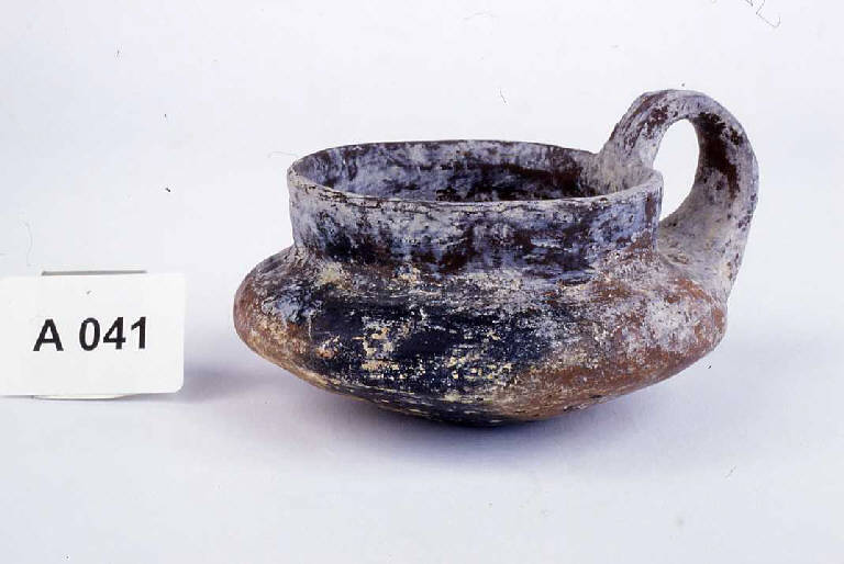 coppetta carenata - produzione etrusca (sec. VII a.C.)