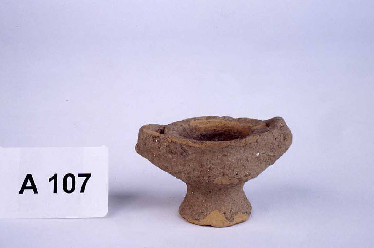 coppetta miniaturistica su alto piede - produzione ellenistica (sec. III a.C.)