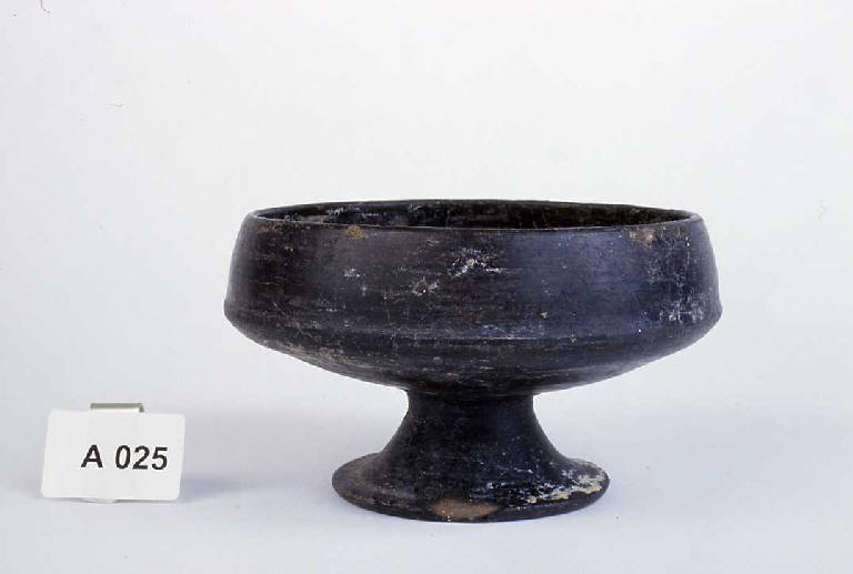 coppetta carenata - produzione etrusca (prima metà sec. VI a.C.)