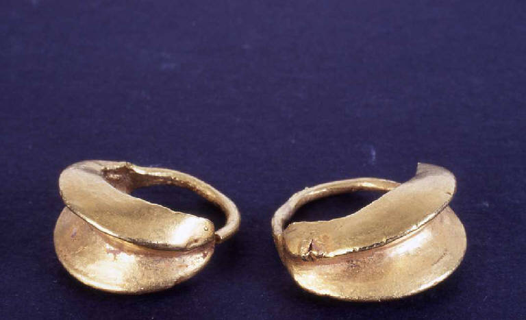 orecchino - ambito etrusco (?) (sec. IV a.C.)