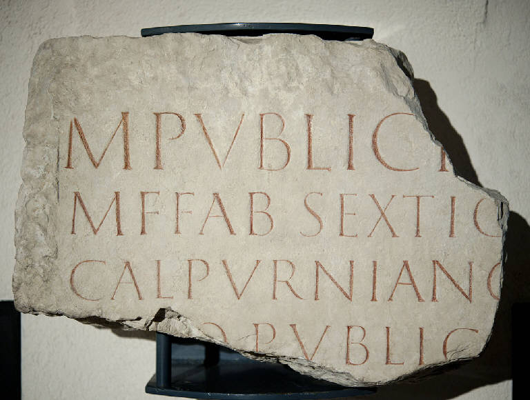 Lastra epigrafica, frammento (sec. II)