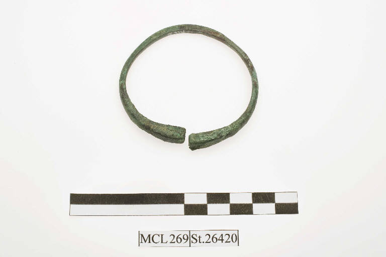 armilla a testa di serpente - periodo romano (sec. IV d.C.)
