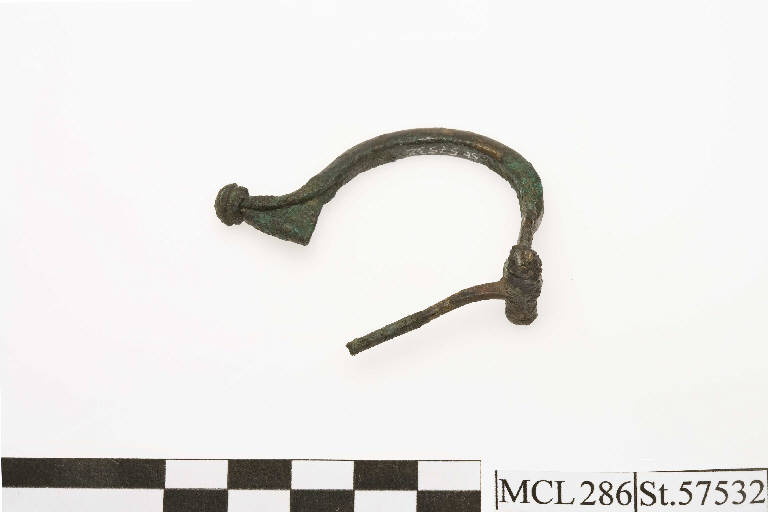 fibula, Ettlinger tipo Aucissa - periodo romano (seconda metà sec. I d.C.)