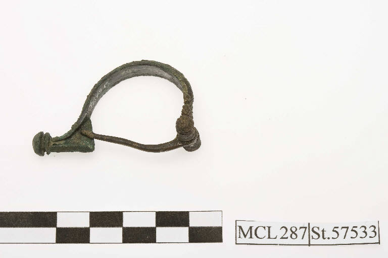 fibula, tipo Aucissa - periodo romano (seconda metà sec. I d.C.)
