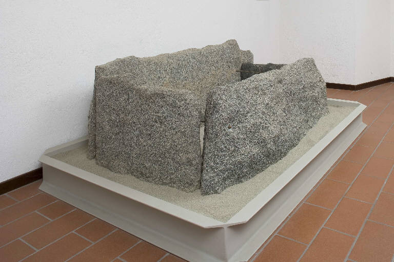 struttura tombale - periodo romano (sec. IV d.C.)