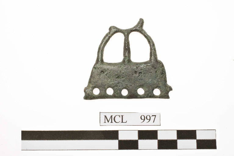 pendaglio trapezoidale - cultura di Golasecca (prima metà sec. IV a.C.)
