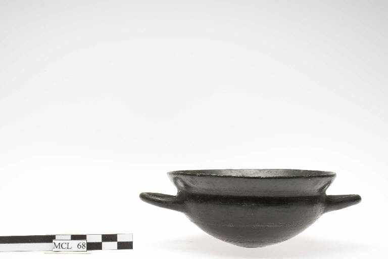 kylix - produzione etrusca (sec. VII-VI a.C.)