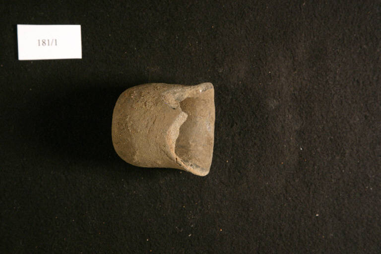 vasetto a corpo cilindrico - Facies nord-occidentale del Bronzo Medio e Recente (Bronzo Medio-Recente)