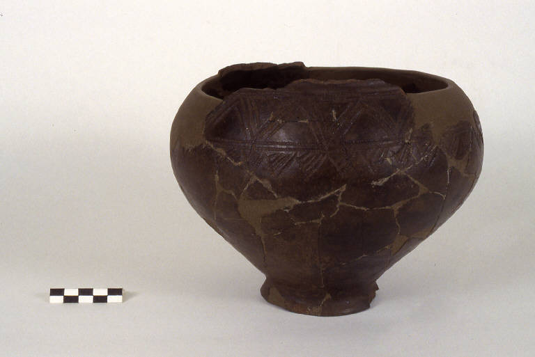 urna biconica - prima età del ferro (G I A 1) (seconda metà sec. IX a.C.)