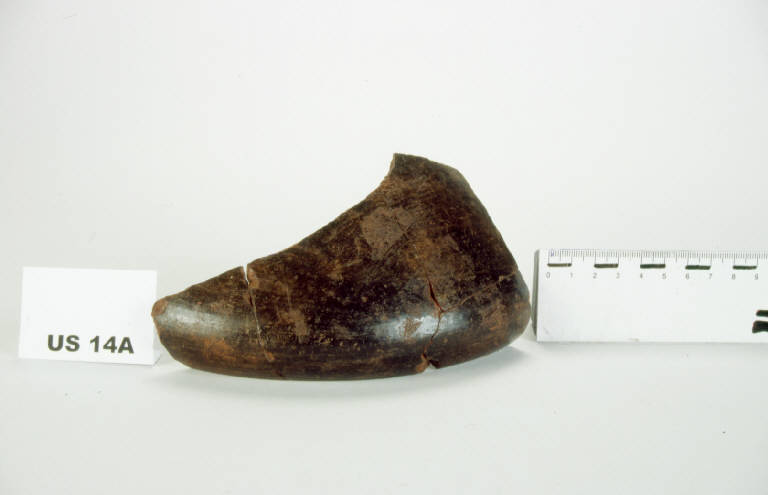 porzione di coppa - cultura golasecchiana (prima età del Ferro)