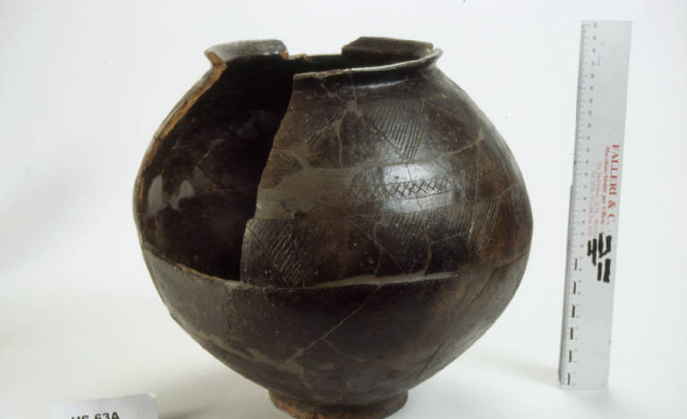 urna globulare - cultura golasecchiana (prima età del Ferro)
