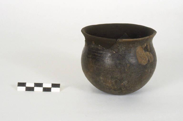 bicchiere globulare - cultura golasecchiana (prima età del Ferro)