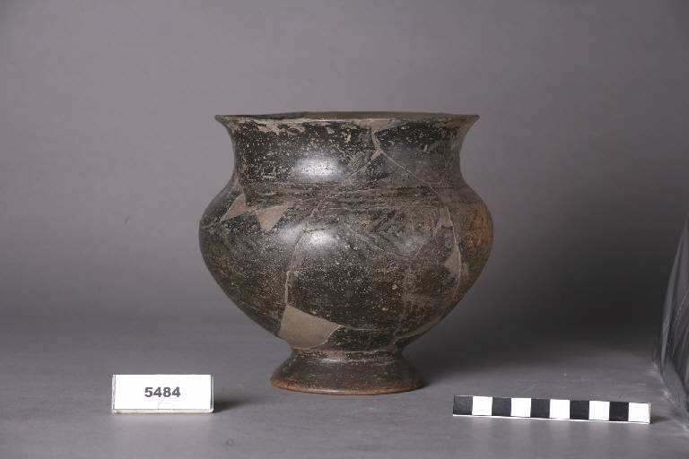 vaso carenato - cultura golasecchiana (prima età del Ferro)