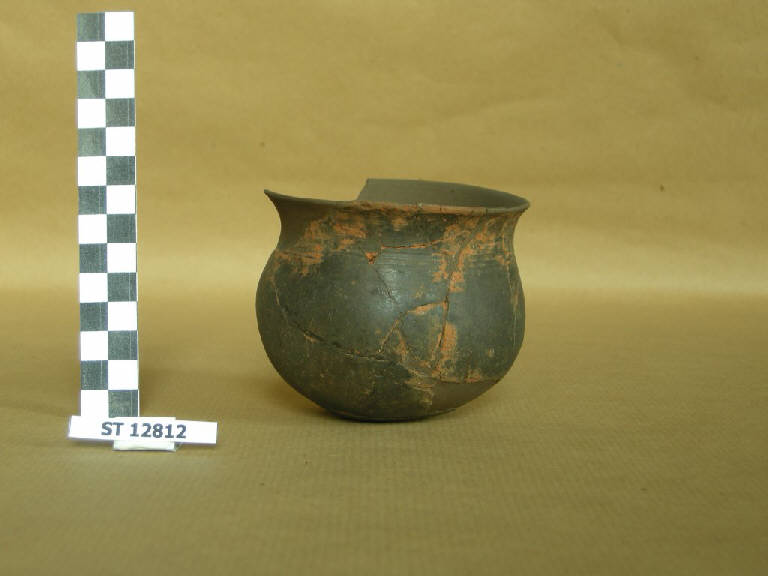 bicchiere globulare - cultura di Golasecca (prima età del Ferro)
