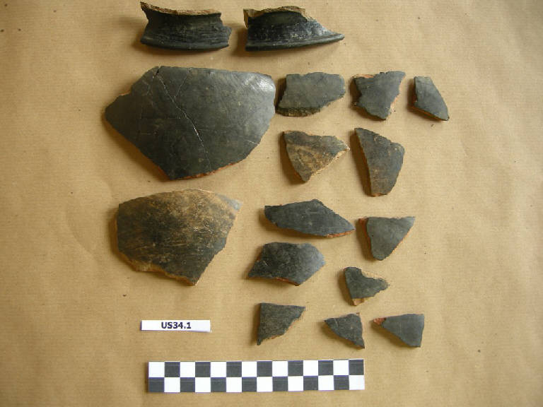 urna/ frammento - cultura di Golasecca (sec. VI a.C.)
