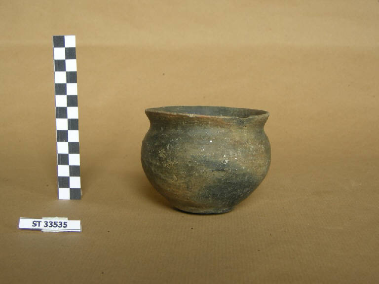 bicchiere globulare - cultura di Golasecca (fine/inizio secc. IX/ VIII a.C.)
