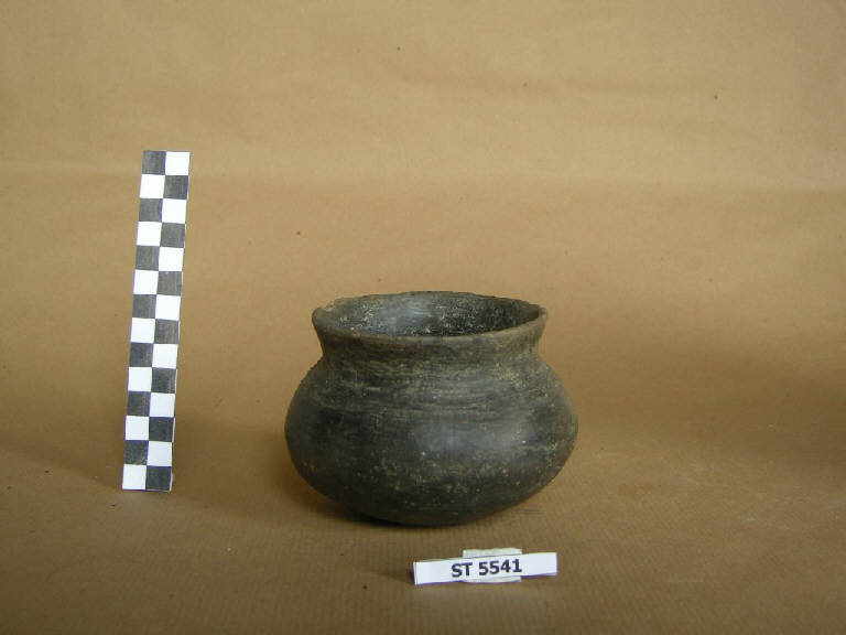 bicchiere globulare - cultura di Golasecca (fine/inizio secc. VIII/ VII a.C.)