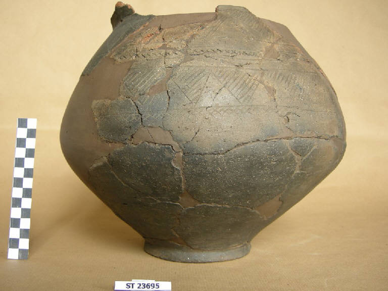 urna biconica - cultura di Golasecca (sec. VII a.C.)