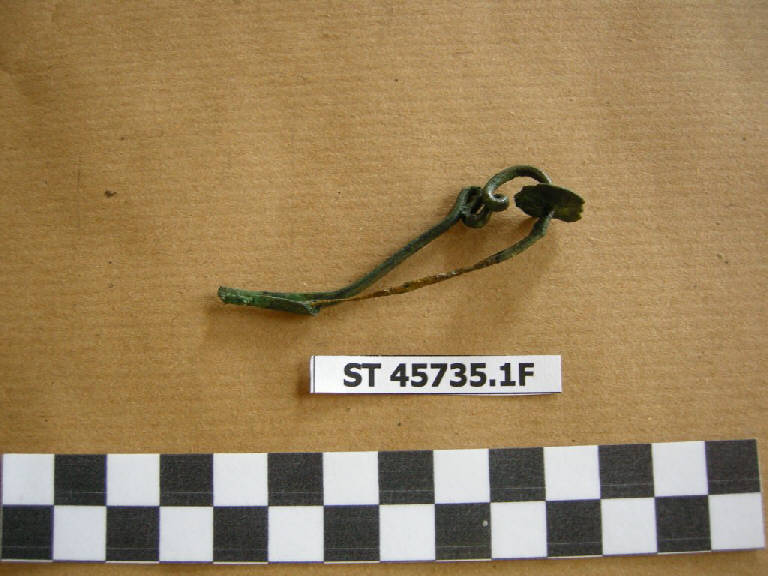 fibula ad arco serpeggiante - cultura di Golasecca (fine/inizio secc. VII/ VI a.C.)